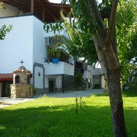 Fantasia And Néos Marmarás