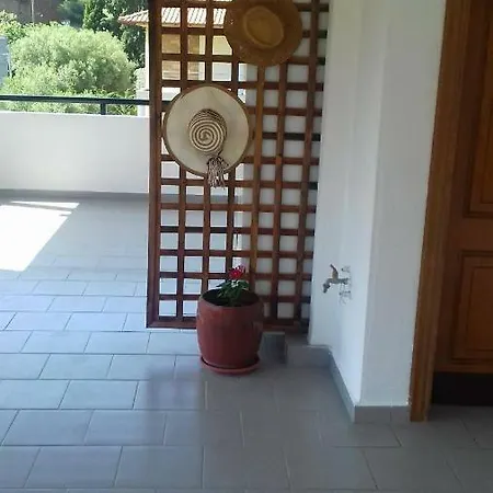 Fantasia And Néos Marmarás