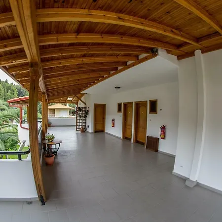 Fantasia And Apartament Neos Marmaras