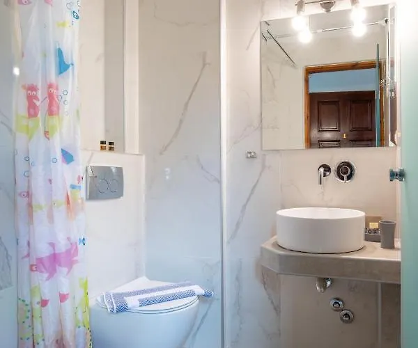 Fantasia And Néos Marmarás