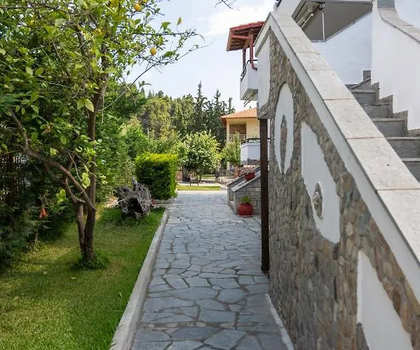 Fantasia And Néos Marmarás