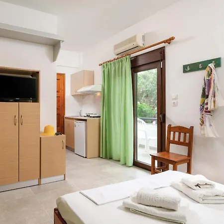 Fantasia And נאוס מרמרס